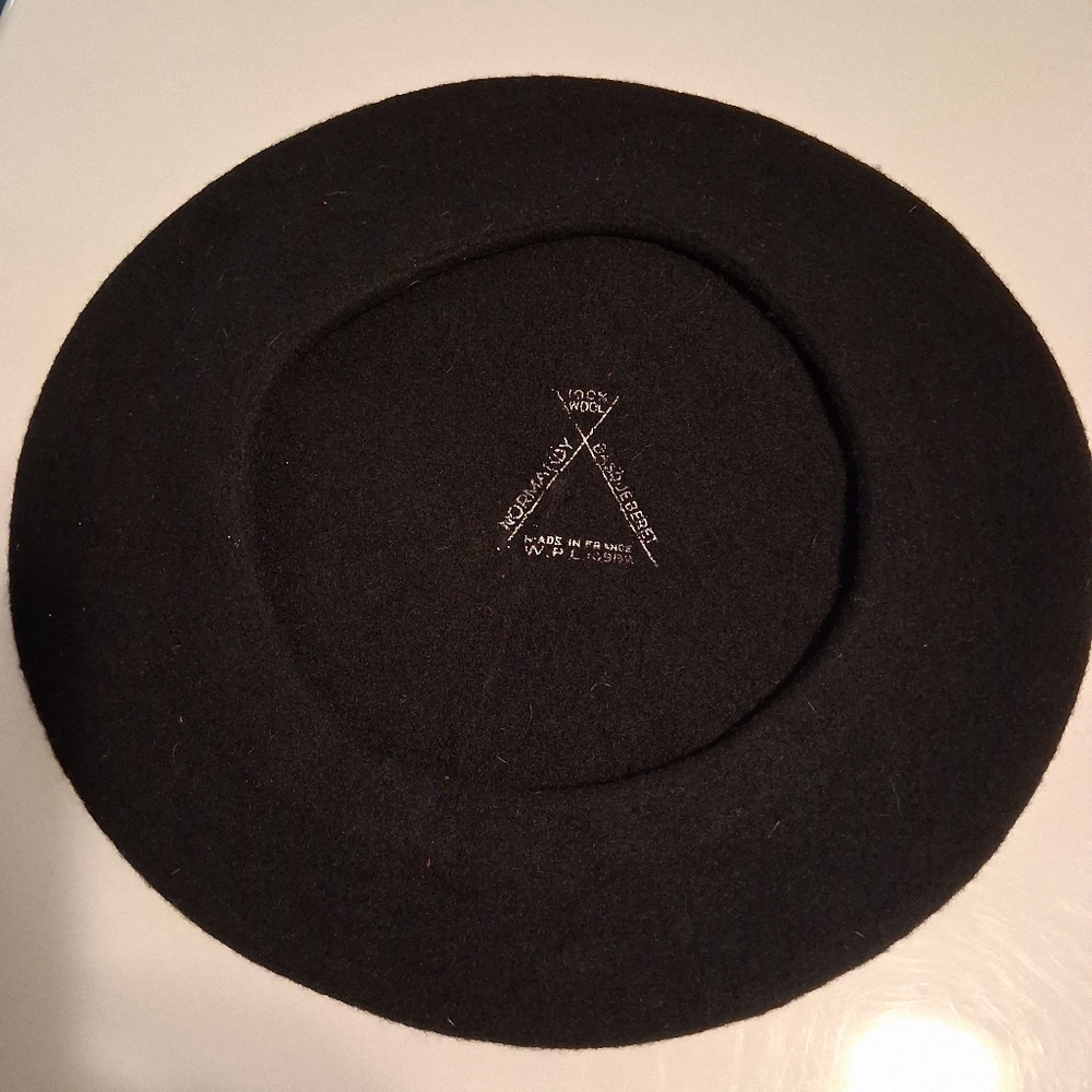 Normandt Basqueberet 100% Wool Made In France Black Hat Some Piling See Pictures